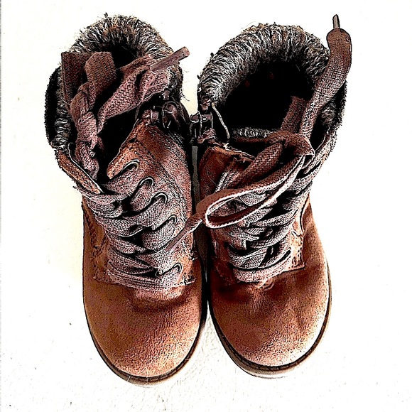 Madden Girl Cognac Hiking Boots, Toddler Size 8. - Picture 4 of 6